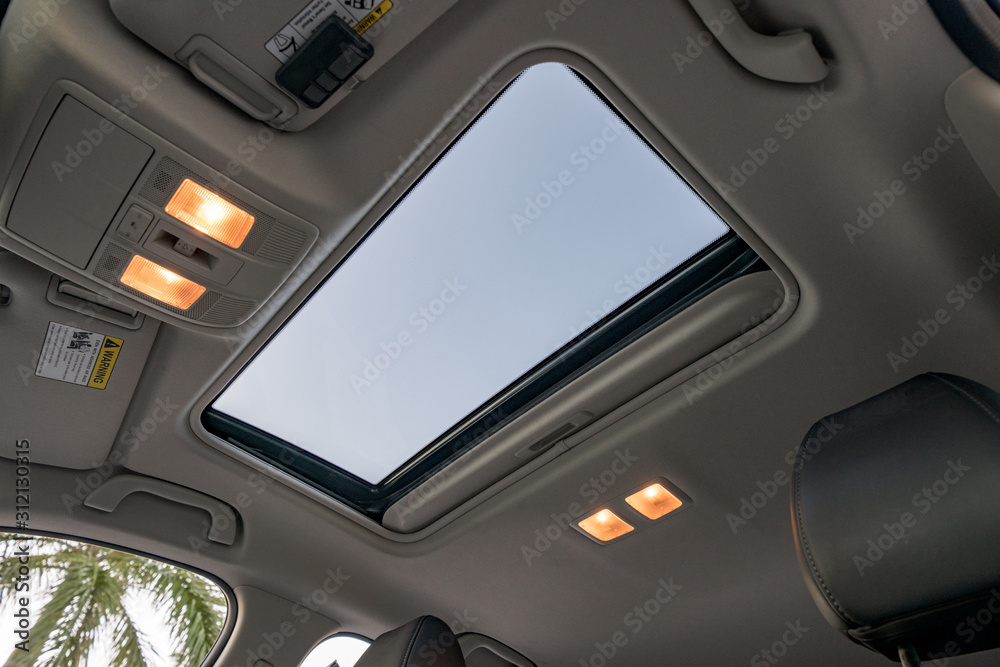 Ταπετσαρία Upward view at car sunroof