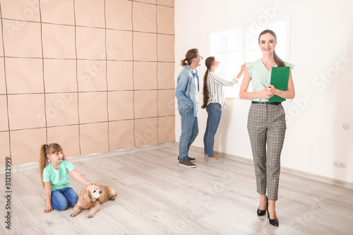 Female real estate agent wi...