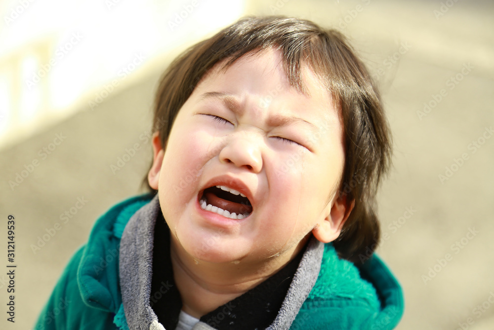 泣く男の子 泣く男の子