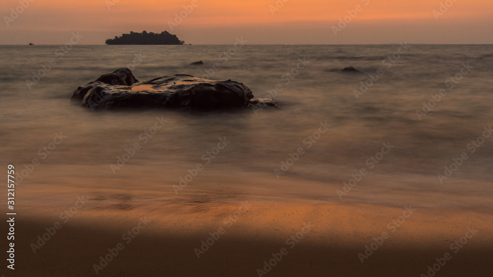 Fototapeta premium Sunrise Long Exposure at Koh Rong Island