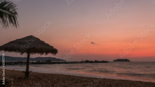 Fototapeta Naklejka Na Ścianę i Meble -  Sunrise at the ocean from Koh Rong Island