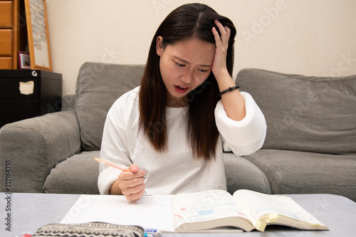 Foto 勉強が分からない女子高生