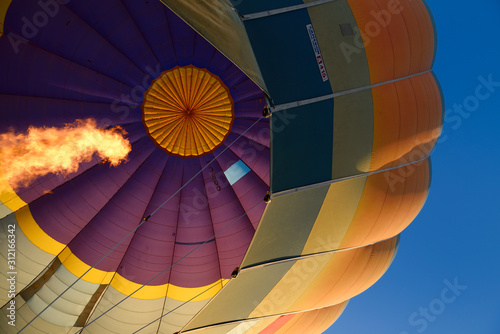 Fotografia View from basket up to flame from propane heater inflating hot air balloon in Ca