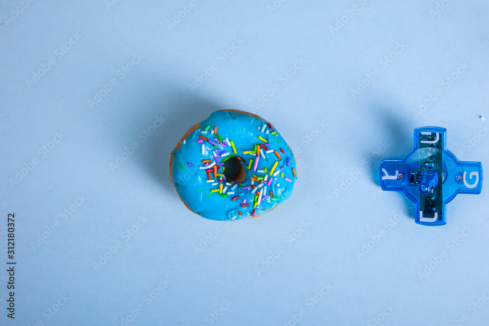 Fotografie colorful doughnut dreidel blue background studio
