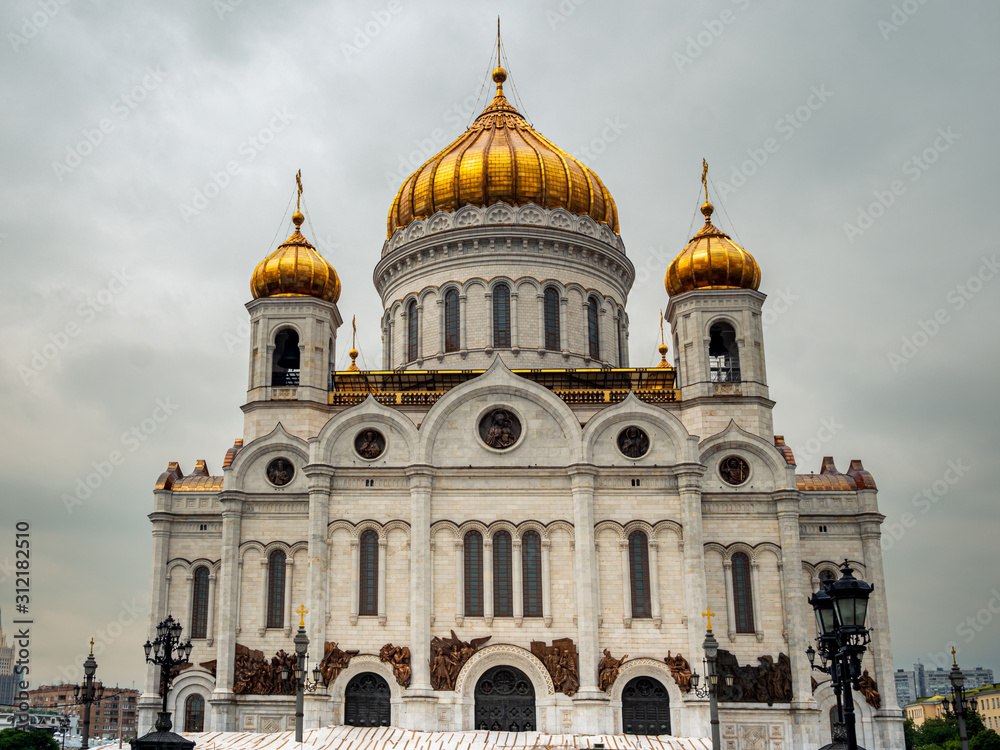 Moscow Christ Erlöser Cathedral with golden onion tower