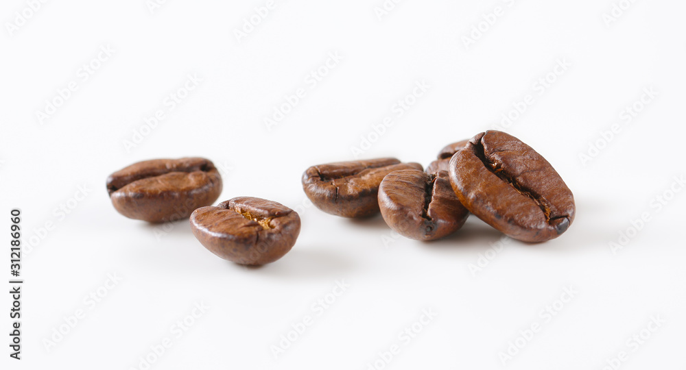 Obraz premium Roasted coffee beans