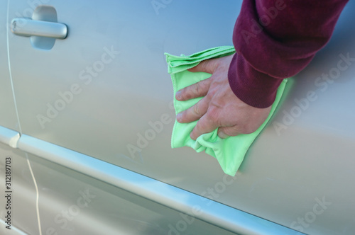 Obraz na płótnie Car body polish with microfiber cloth. w salonie