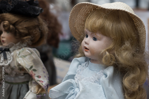 Fotografering Closeup of vintage dolls at flea market in the street