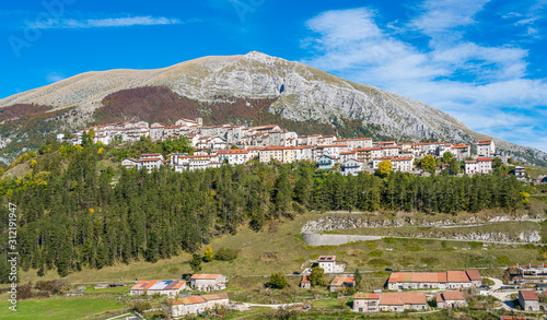 Photos The beautiful village of Opi on a sunny autumn afternoon