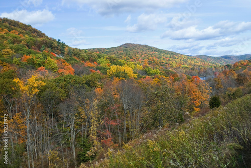 Fototapeta Naklejka Na Ścianę i Meble -  Catskills Autumn View