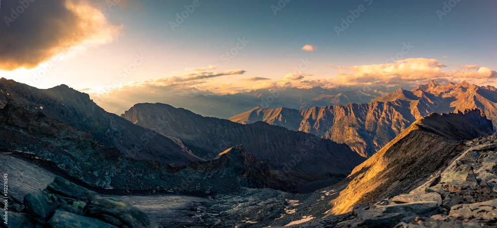 Fototapeta premium italy alps awesome cloudy sunset view