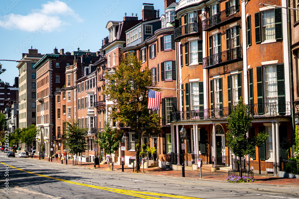 Fototapeta premium Klasyczne i wiktoriańskie budynki w sercu Bostonu w stanie Massachusetts w Stanach Zjednoczonych