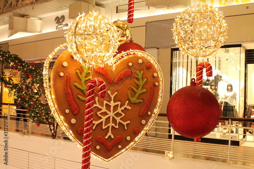 dekoracja boże narodzenie centrum handlowe pierniki gingerbread shoping mall center city manufaktura christamas mood  photo