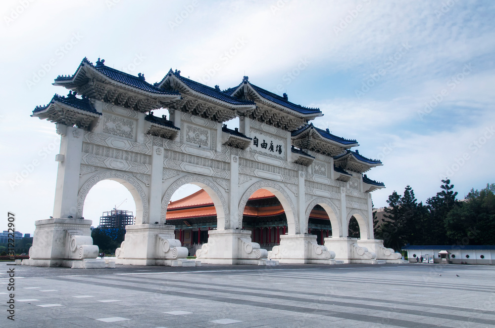 Obraz premium Liberty Square Gate Zhongzheng memorial park Taipei Chinese translation: Zi You Guang Chang means liberty square