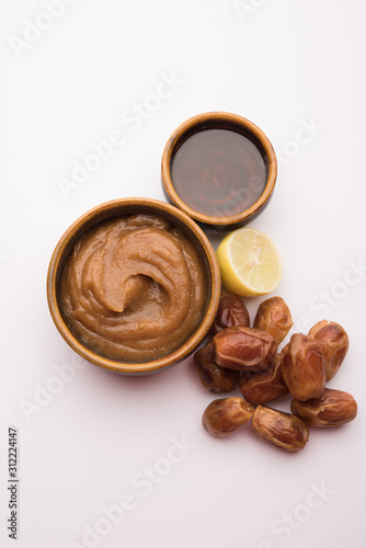 Dates Face mask for supple, smooth and clear skin with ingradients like fresh raw khajoor, lemon and honey. selective focus