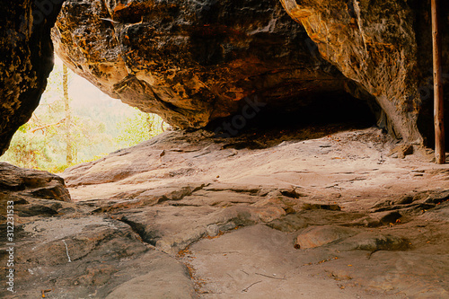 Blick aus Sandsteinhöhle mit verwitterten Felsen photo