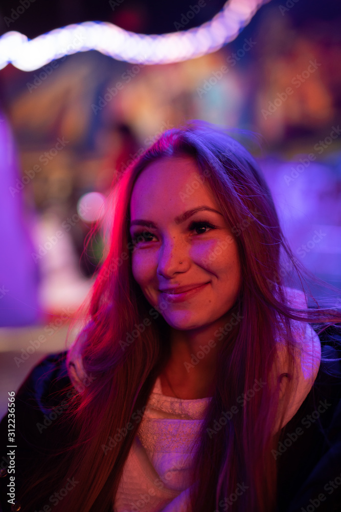 Fototapeta premium Frau in Berlin bei Weihnachten