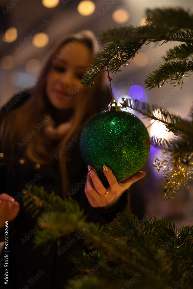 Fototapeta premium Frau in der Weihnachtszeit