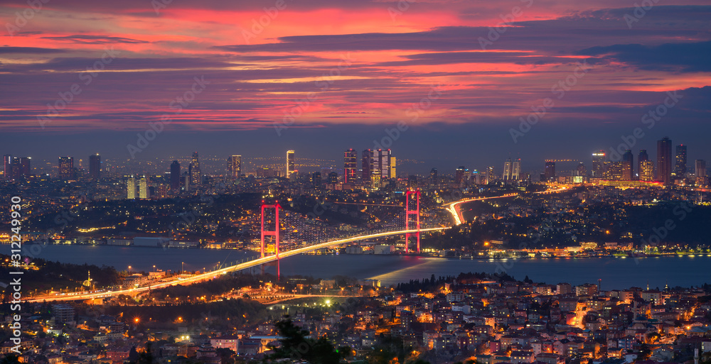 Naklejka premium Most Bosfor w Stambule w Turcji