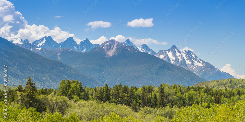 Obraz Górski łańcuch Parku Prowincjonalnego i Obszaru Chronionego Siedmiu Sióstr, Kanada