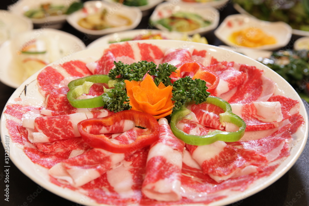 한국에서 '차돌박이'라 부르는 소고기 부위(Beef portion called `` marbled '' in Korea)