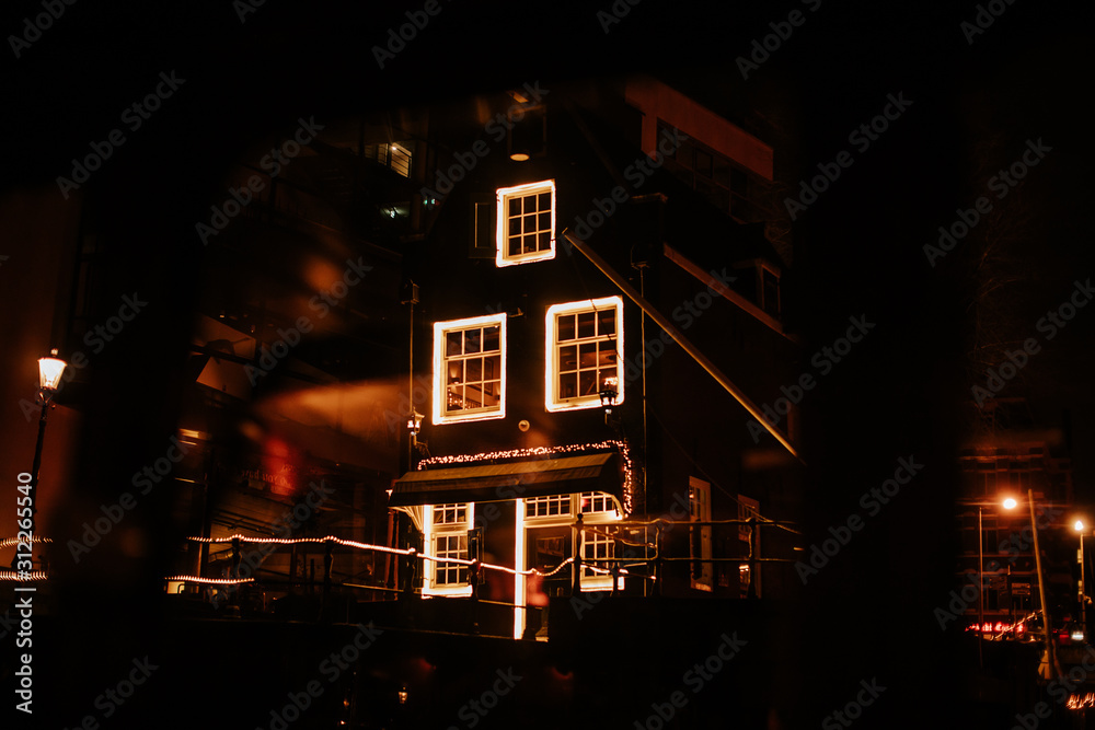 Nuit à Amsterdam pendant les fêtes de fin d'année Nuit à Amsterdam pendant les fêtes de fin d'année