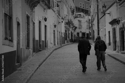 Wallpaper Mural Diálogos de una vida. Torontodigital.ca