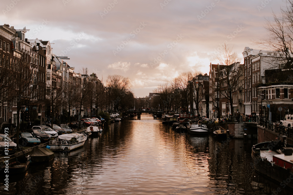 Coucher de soleil en hiver à Amsterdam