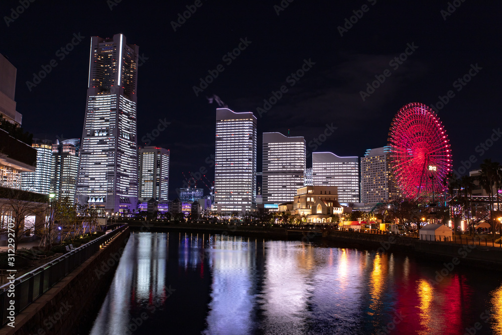 Naklejka premium 横浜みなとみらいの夜景 全館点灯
