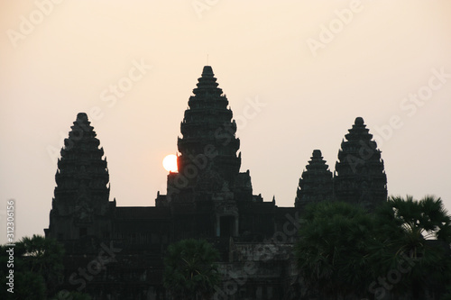 Angkor Wat temple at sunrise © TOM.zzl