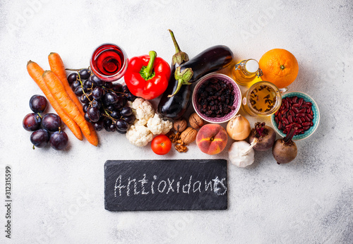 Foto Antioxidants in products. Clean eating