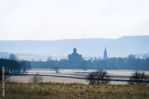 Fototapeta Naklejka Na Ścianę i Meble -  Silhouette von Freystadt im Winter