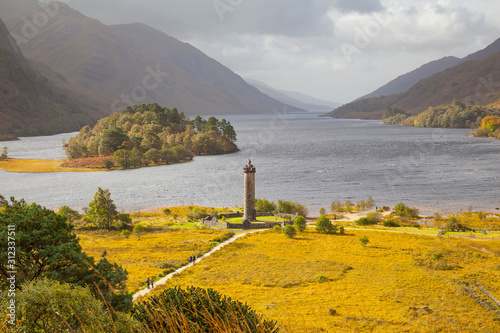 Bild auf Leinwand Glenfinnan monument at the head of Loch Shiel