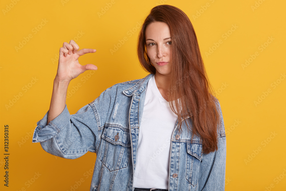Φωτογραφία Beautiful woman with straighet dark hair wearing denim shirt and casual white sh