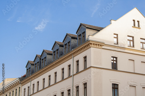 Wohnhaus Fassade Fenster Mehrfamilienhaus in Leipzig