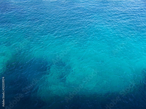 blue water background © Ewelina