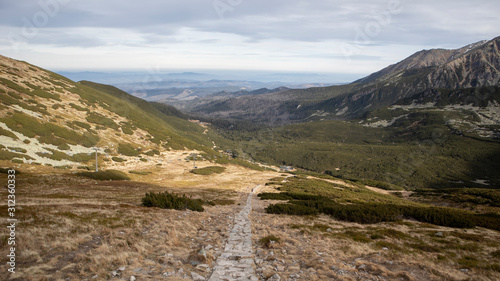 Fototapeta Naklejka Na Ścianę i Meble -  Tatra mountains hiking paths in autumn with a beautiful landscpae view