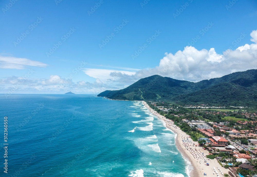 Praia de Maresias. Famoso destino em São Paulo, Brasil Praia de Maresias. Famoso destino em São Paulo, Brasil