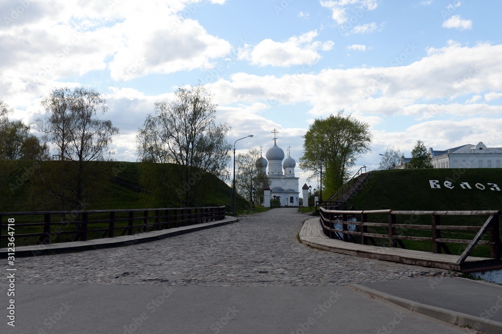 Naklejka premium Belozersky Kremlin with a view of the Transfiguration Cathedral. Belozersk. Vologda region