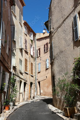 Fototapeta Naklejka Na Ścianę i Meble -  France, Provence , Hyeres, old town street