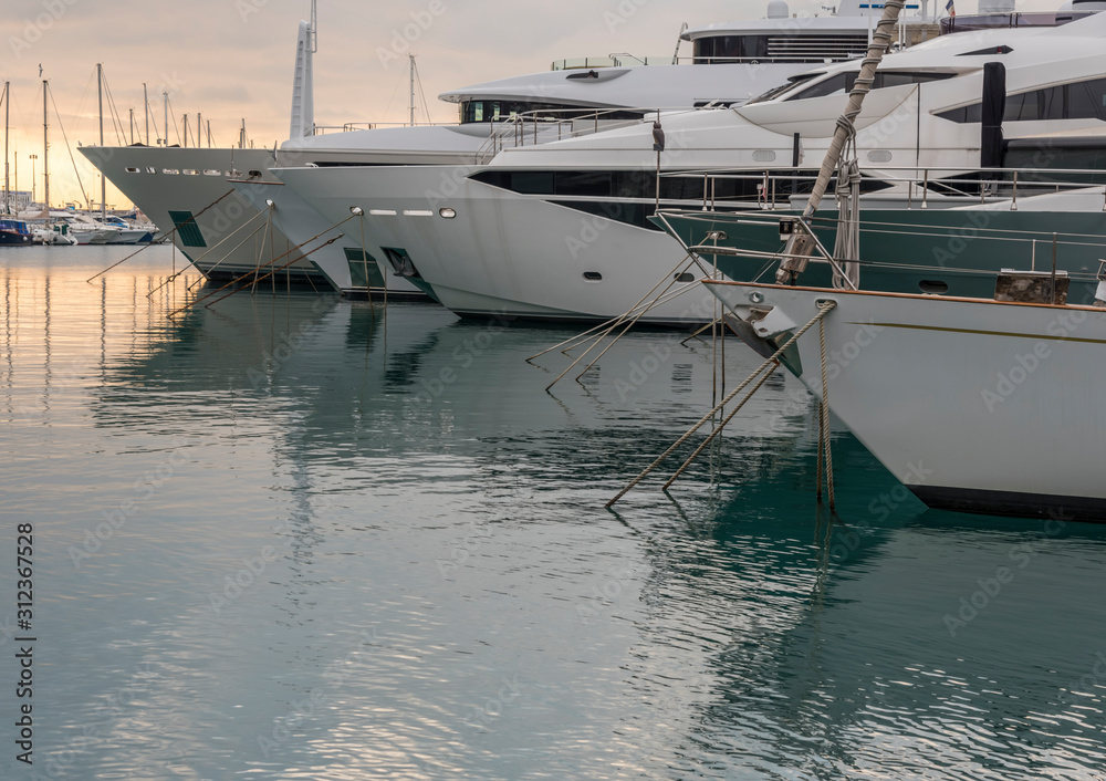 Fototapeta premium Du plus petit au plus grand bateau
