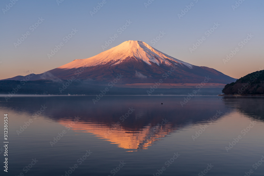 富士山と山中湖 / Mount Fuji and Lake Yamanaka