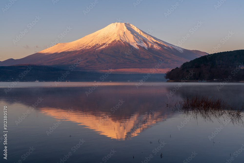 富士山と山中湖 / Mount Fuji and Lake Yamanaka