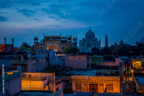 Taj Mahal visto desde una terraza en Agra