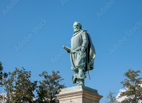 Canvas Print 1909 Statue commemorating Captain John Smith in the Jamestown Settlement in Virg