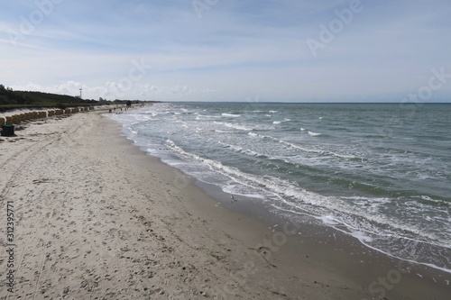 Strand im Seotember im Ostseebad Wustrow auf dem Fischland