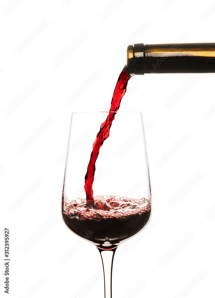 Nalewanie czerwonego wina na białym tle - obrazy, fototapety, plakaty 