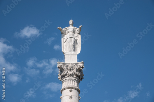 Column at Yorktown in Virginia, USA, commemorating surrender of British troops after battle