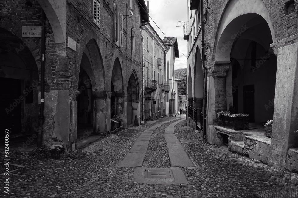 Nel borgo storico di Avigliana, una piccola città nella Valsusa. Nel borgo storico di Avigliana, una piccola città nella Valsusa.