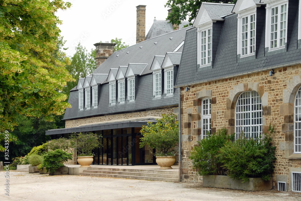 Ville de Flers, Hôtel de ville, mairie (vue arrière), département de l'Orne, France
